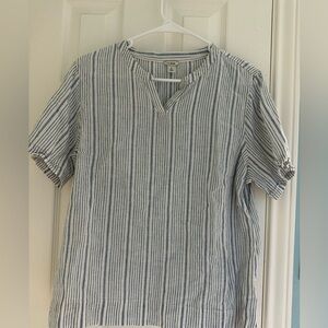 L.L. Bean Blue White Linen Blend Striped V-Neck Top size medium.